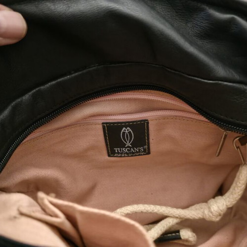 Tuscan's Italian leather handbag like new, black croco detail