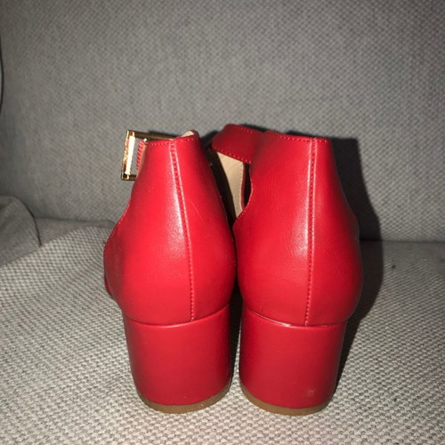 Alta Moda red pumps new with low square heel