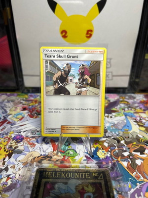 Pokemon card Team Skull Grunt Sun&Moon και Sleeved card