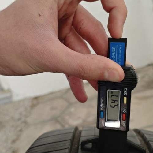 Goodyear Efficient Grip Performance 195/60/R18 H XL tires like new