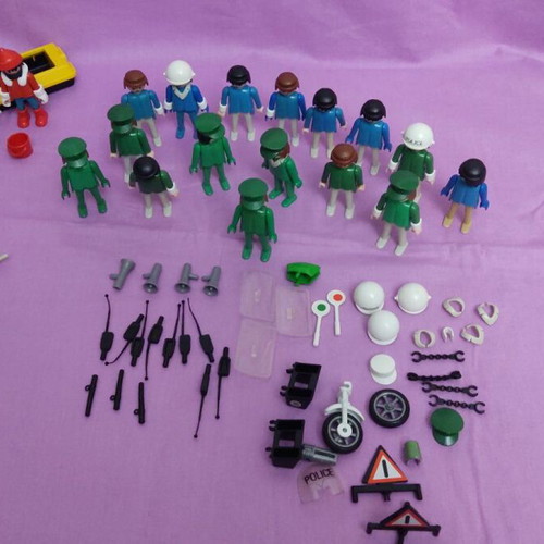 Playmobil Lyra construction toy set, incomplete