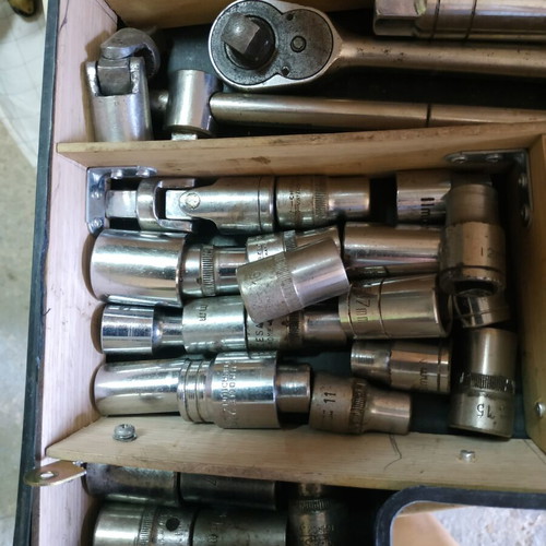Car Air Impact Wrench used with sockets