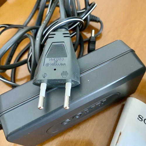 Sony Handycam CCD-TRV77E Hi8 XR vintage camcorder set
