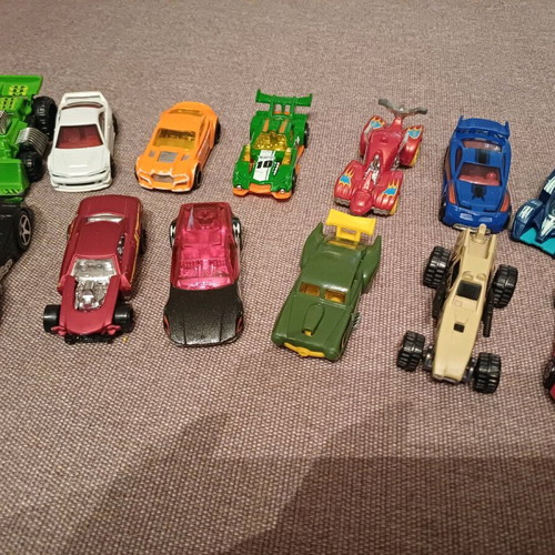 Various toy cars like new