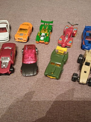 Various toy cars like new