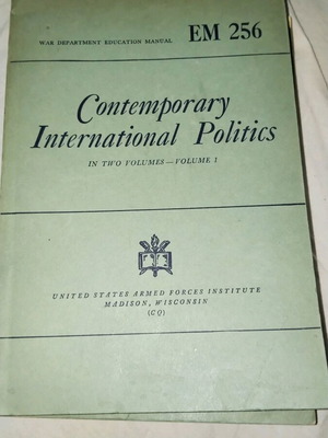 Βιβλία Contemporary International Politics μεταχειρισμένα, τόμοι 1 και 3, 2 τεμάχια