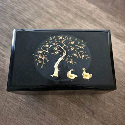 Vintage Japanese music box jewelry case in black lacquer like new