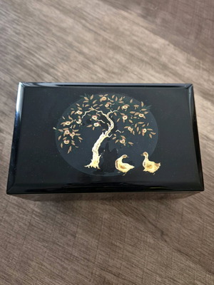 Vintage Japanese music box jewelry case in black lacquer like new