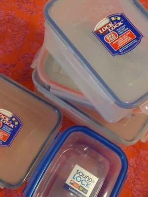 Lock n Lock containers like new, 5 pieces with lids for picnic and microwave