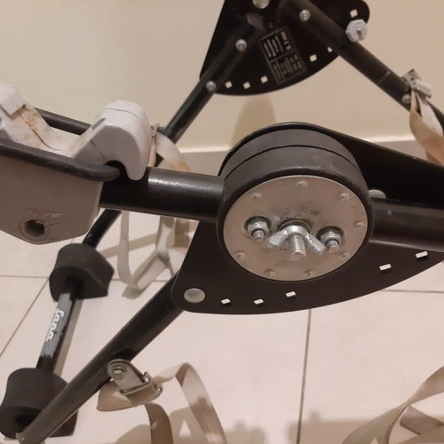 Bike rack for 2 bicycles used, regulator broken, straps need replacement