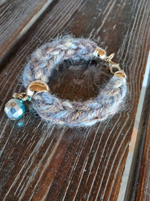 Wool bracelet with iridescent crystal handmade new