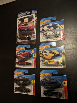 Συλλογή Hot Wheels με 4 Ferrari και Porsche 911 R Chase, καινούργια και σφραγισμένα