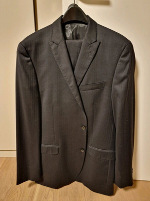 *FLASH SALE* Calvin Klein Men's suit 100% wool