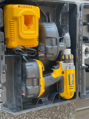 Dewalt DC925 hammer drill screwdriver used 28 V 450 W