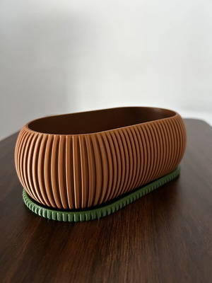 Plastic planter like new, 20x11x7 cm, 2 pieces