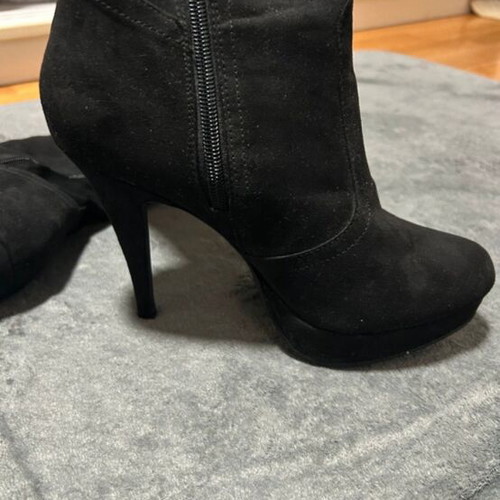 Stiletto boots like new, size 39, black, knee-high