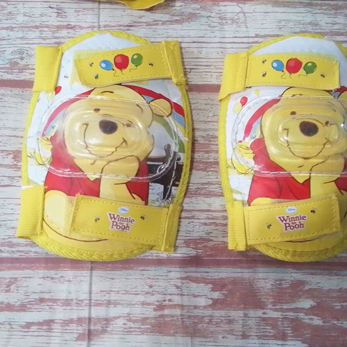 Disney Winnie the Pooh Riding Protection Set for Kids Roller Size (S) like new