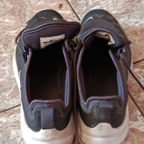 Nike Air Max γυναικεία παπούτσια μέγεθος 37,5 μεταχειρισμένα με φθορά στο αριστερό παπούτσι