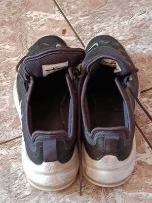Nike Air Max γυναικεία παπούτσια μέγεθος 37,5 μεταχειρισμένα με φθορά στο αριστερό παπούτσι