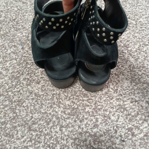 Glamazons black sandals like new