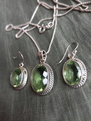 Silver necklace and earrings set with peridot like new