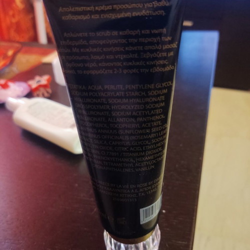 Black Orchid Scrub by La Vie En Rose new facial exfoliator