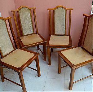 Τέσσερις χειροποίητες καρέκλες τραπεζαρίας της γιαγιάς του 1940-1950 (60 ευρώ).