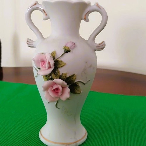 Vase with 3D pink roses porcelain like new
