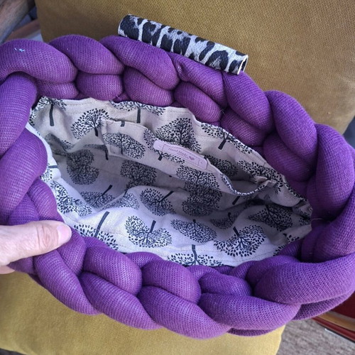 Shoulder bag handmade with marshmallow yarn, new, purple