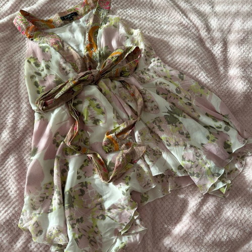 Sleeveless blouse like new, multicolored with bow, size L