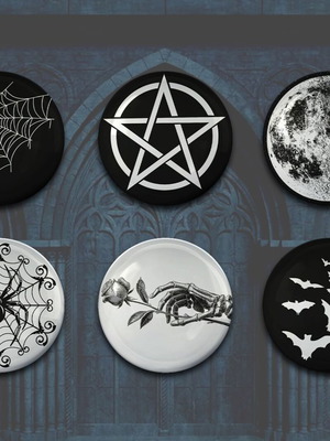 Gothic pin set 6 pieces 3 cm new