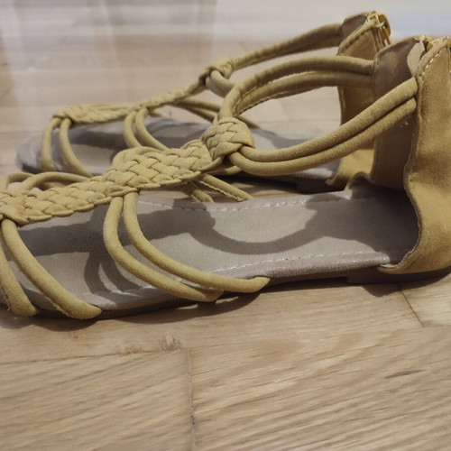 Bozikis flat sandals like new, mustard color, size 41