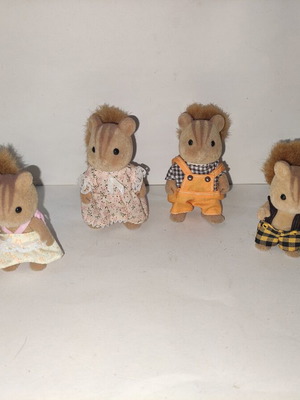 Sylvanian Families Squirrel Family vintage, like new, 4 figures