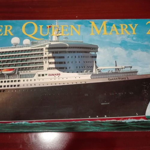 Revell model Queen Mary 2 scale 1:400 like new with paints and brushes