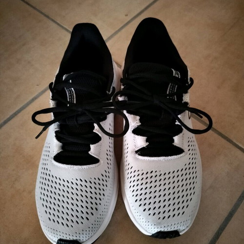 Reebok athletic shoes like new, size 42, black and white
