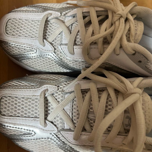 Under Armour sneakers like new, size 36.5, white