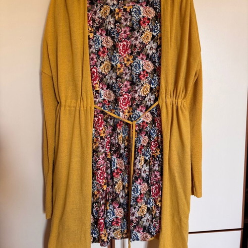 Long cardigan like new, yellow, one size