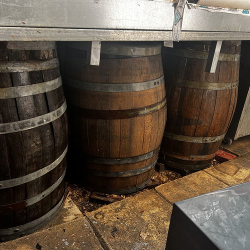 Wooden barrels like new, 150 kg capacity
