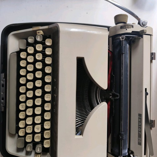 Adhner Junior 20 typewriter new with plastic body