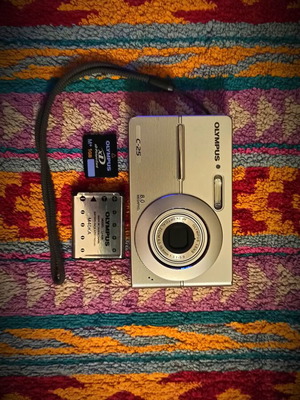 Olympus C-25 κάμερα μεταχειρισμένη 8 Megapixel με κάρτα SD 2GB και θήκη