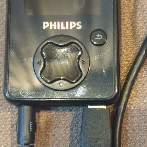 Philips GoGear SA3045/02 multimedia player used with 4GB memory