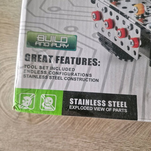 Alone Toys metal model like new, complete set