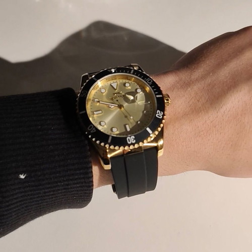Slazenger wristwatch with black silicone strap and gold dial like new