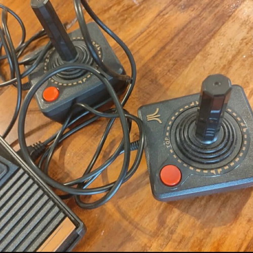 Atari Flashback console like new with two controllers and many games