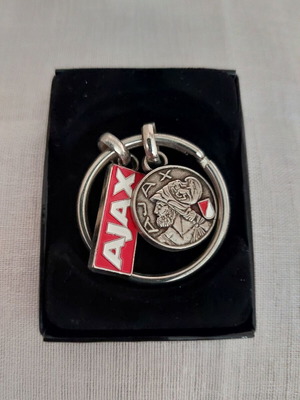 AFC Ajax ρετρό μεταλλικό μπρελόκ με κόκκινη λεπτομέρεια από σμάλτο