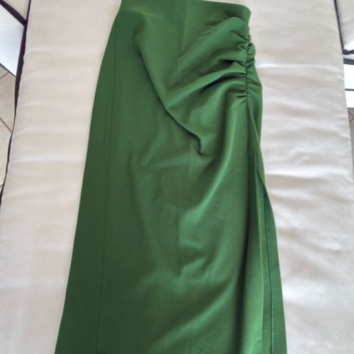 Zara green high-waisted skirt with front slit, like new