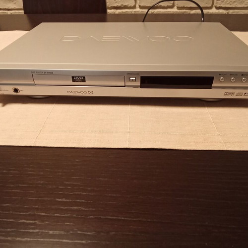 Daewoo DV-500 ES DVD player like new with remote and Greek manual