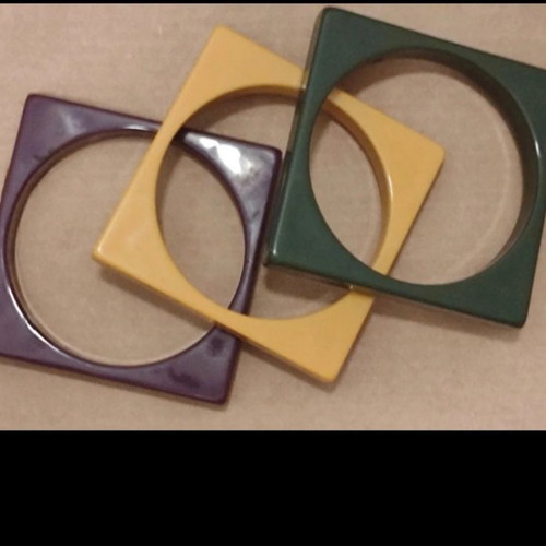 Axilleas Accessories set of 3 bone bracelets like new, multicolor