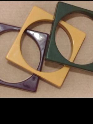 Axilleas Accessories set of 3 bone bracelets like new, multicolor