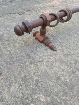 Ξύλινα κουρτινόξυλα σαν καινούργια, πωλούνται μαζί